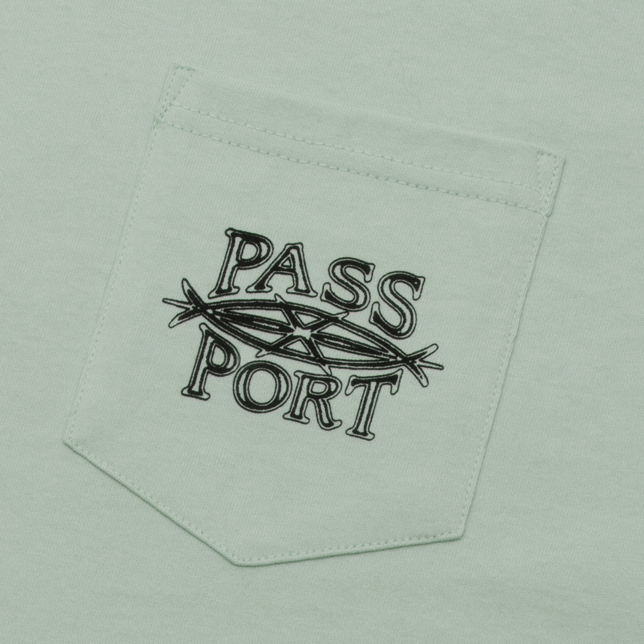 เสื้อยืด Passport Lasso Pocket - สีเขียวสโตนวอช