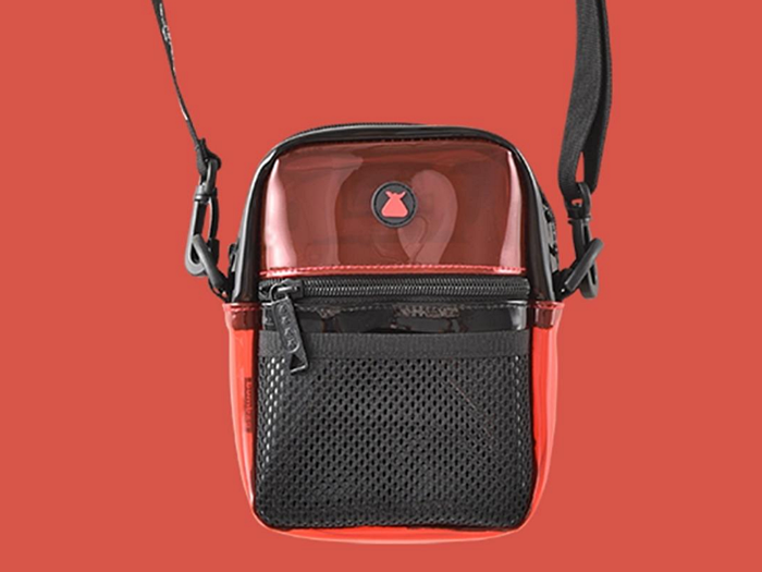 BUMBAG KEVIN BRADLEY COMPACT SHOULDER BAG - สีดำ/แดง